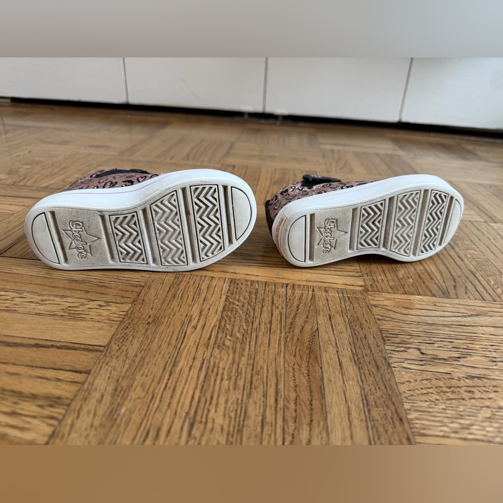 Skechers Twinkle Toes Glitter Sneakers - Picture 9 of 16